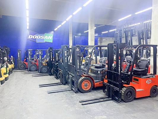 Демо-зал китайские погрузчики